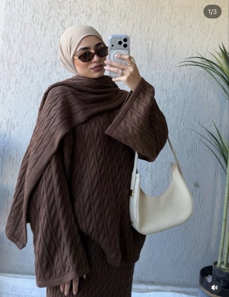 طقم Moca مع شال كتف عريض